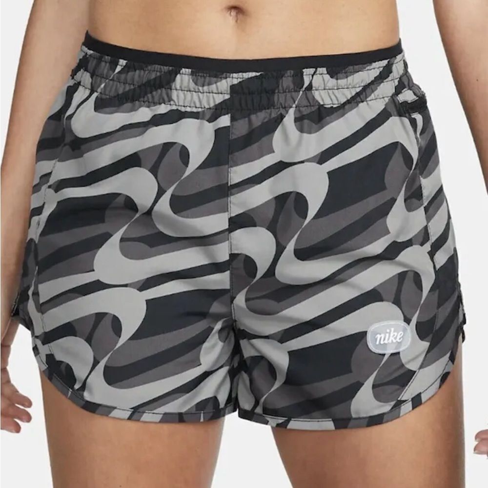 NWT Nike 🆕 $48 Dri-Fit Icon Clash Tempo Luxe Running Shorts Size M